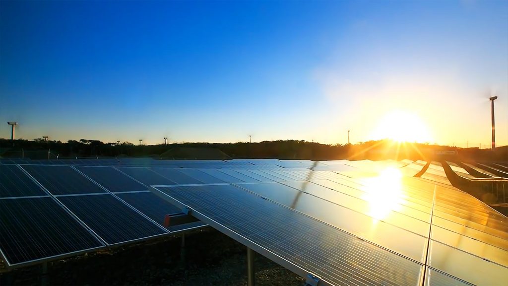 Quais são as vantagens da energia solar para empresas?