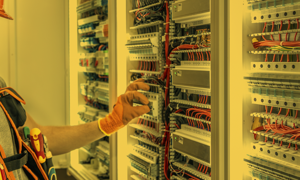 Termografia elétrica na indústria: como detectar aquecimento em painéis e evitar paradas, queima de equipamentos e incêndios